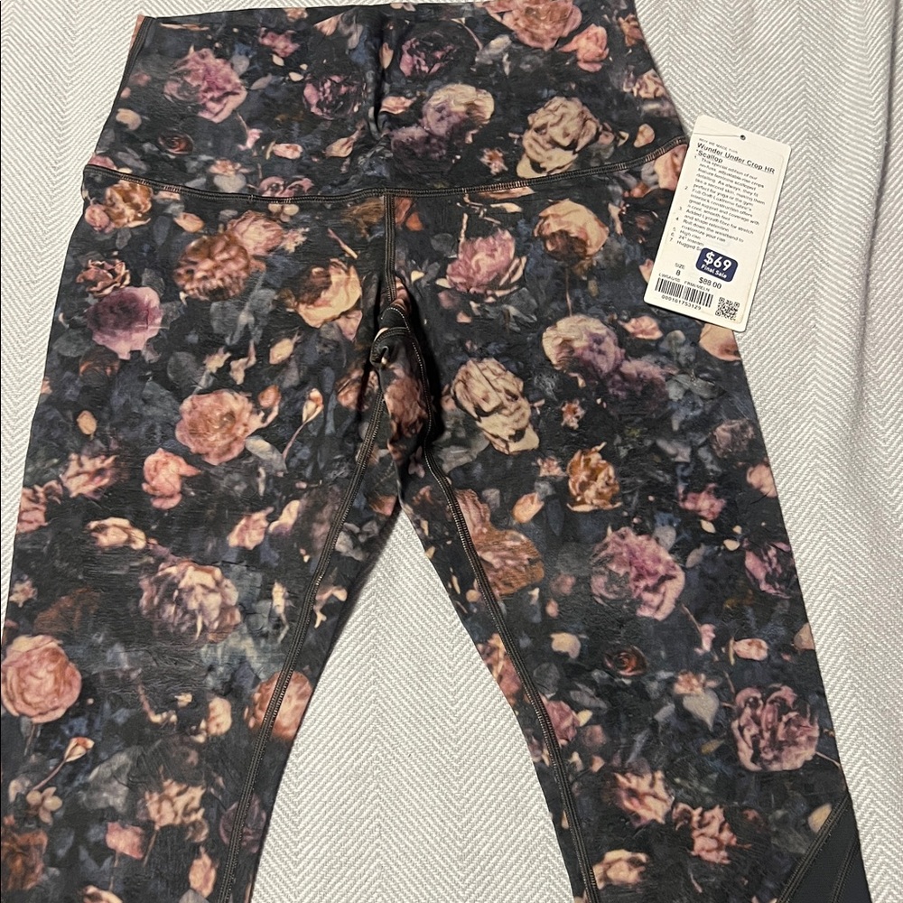 Lululemon Wunder Under Crop II Leggings Special Edition Scallop Frosted Rose.
.